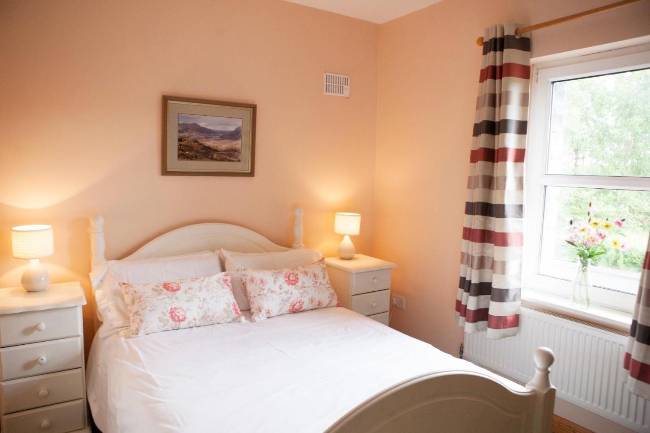 Inviting 4-Bed House In Strokestown Exterior foto