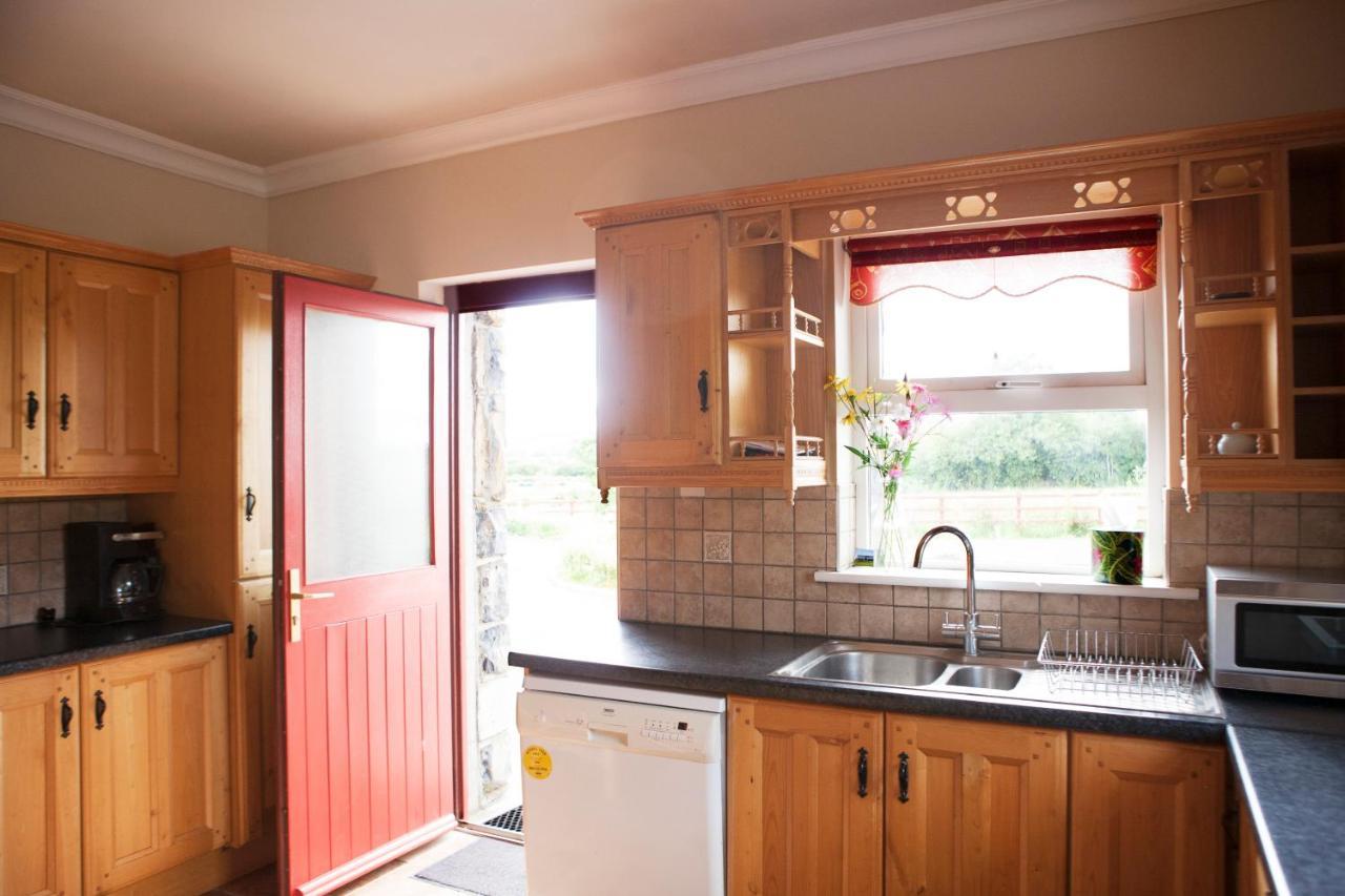 Inviting 4-Bed House In Strokestown Exterior foto