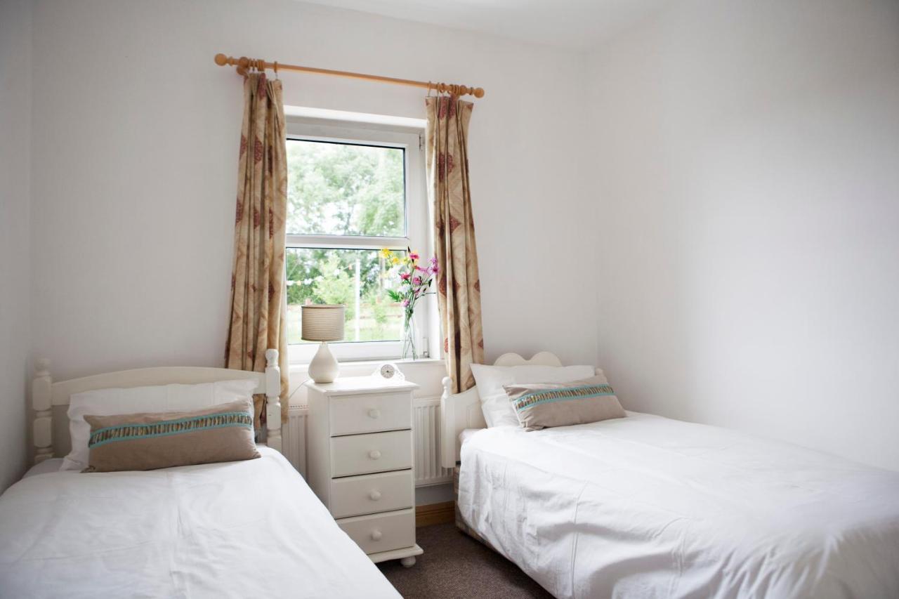 Inviting 4-Bed House In Strokestown Exterior foto