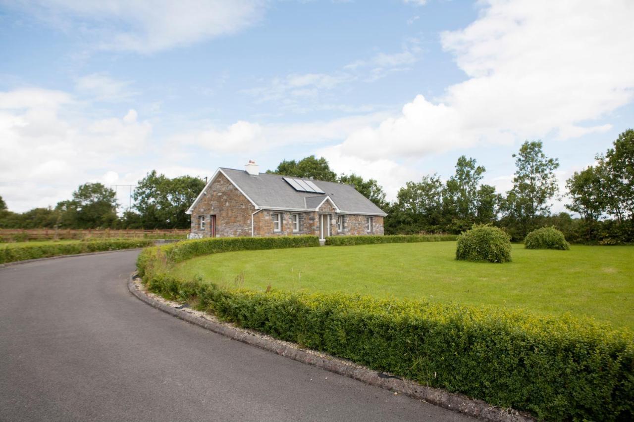 Inviting 4-Bed House In Strokestown Exterior foto